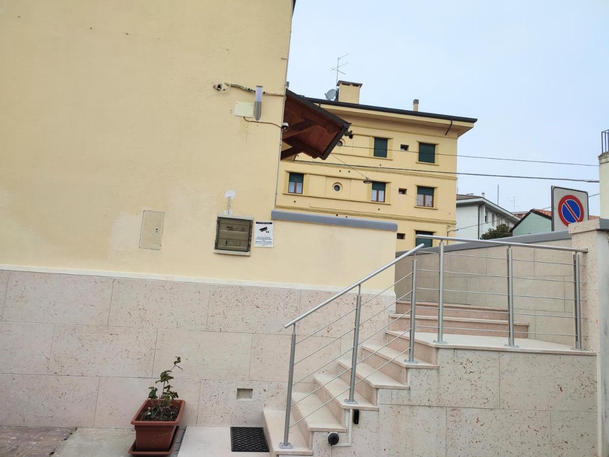 Nuova Fiera Camera Verona Buitenkant foto